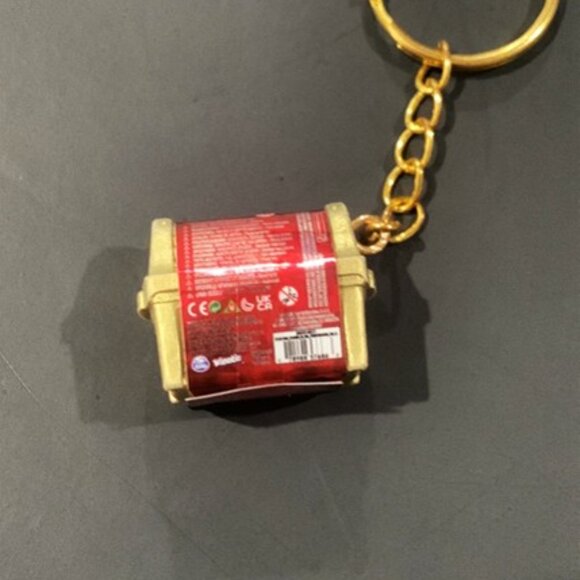 Kinetic Sand Treasure Chest Keychain – Pocket-Sized Discovery - Picture 6 of 9